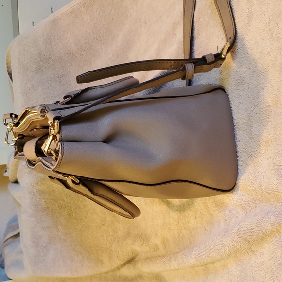 (Sold) HP!❤ Michael Kors hand bag - Picture 10 of 11